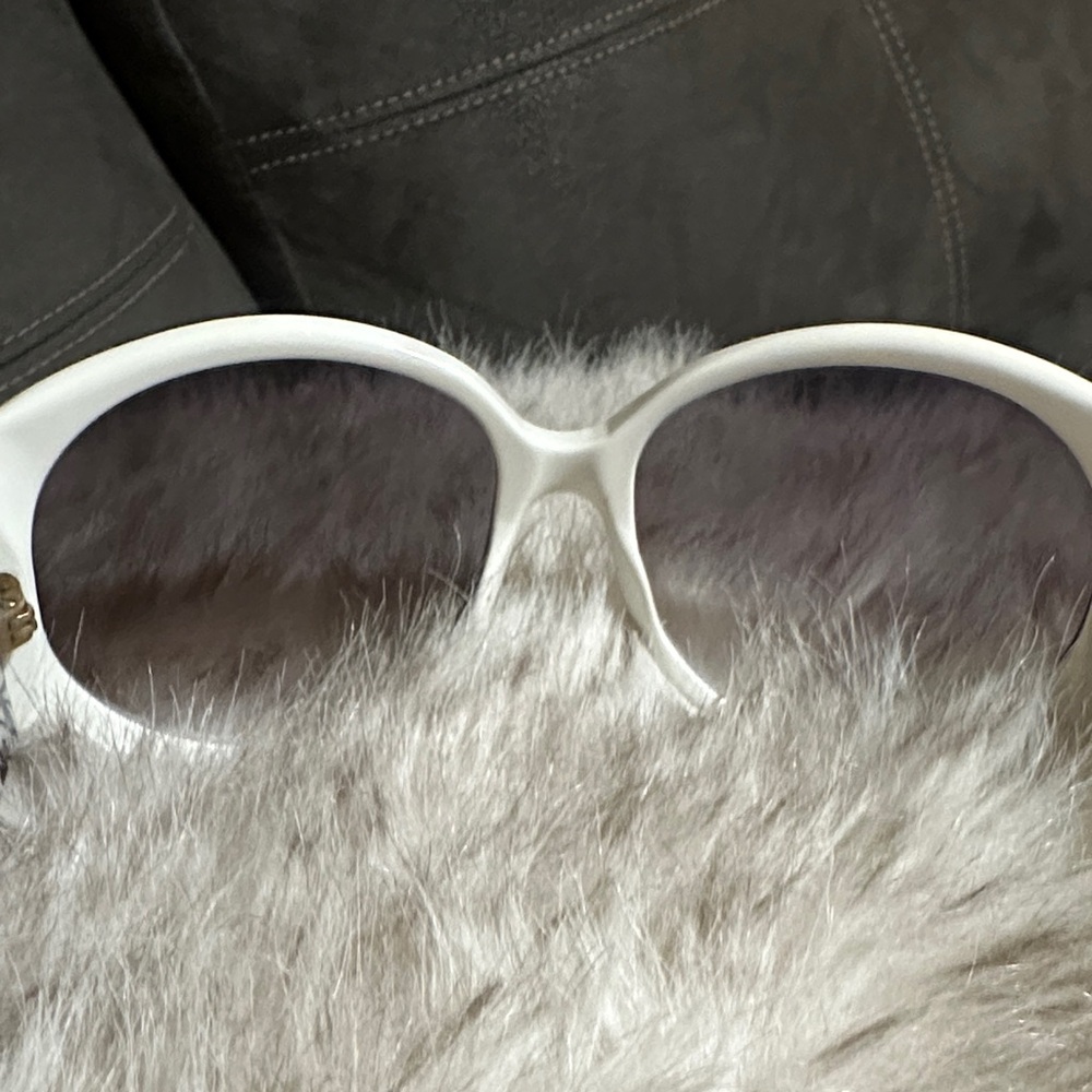 Gucci Ivory Sunglasses with Gold Accents - Picture 6 of 6